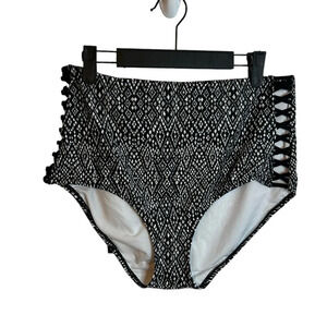 RAISINS PLUS SIZE HIGH WAISTED BIKINI BOTTOMS